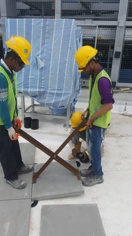 Pose de dalles en béton sur plots de terrasse solver
