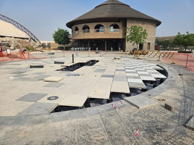 Plots sous la surface de la fontaine à Dubai Safari Park 3