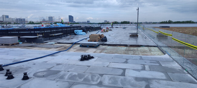 Plots de Terrasse standard sur toit plat accessible avec dalles en béton