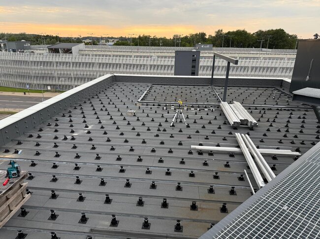 Plots réglables pour terrasse surélevée sur le toit d'un bâtiment