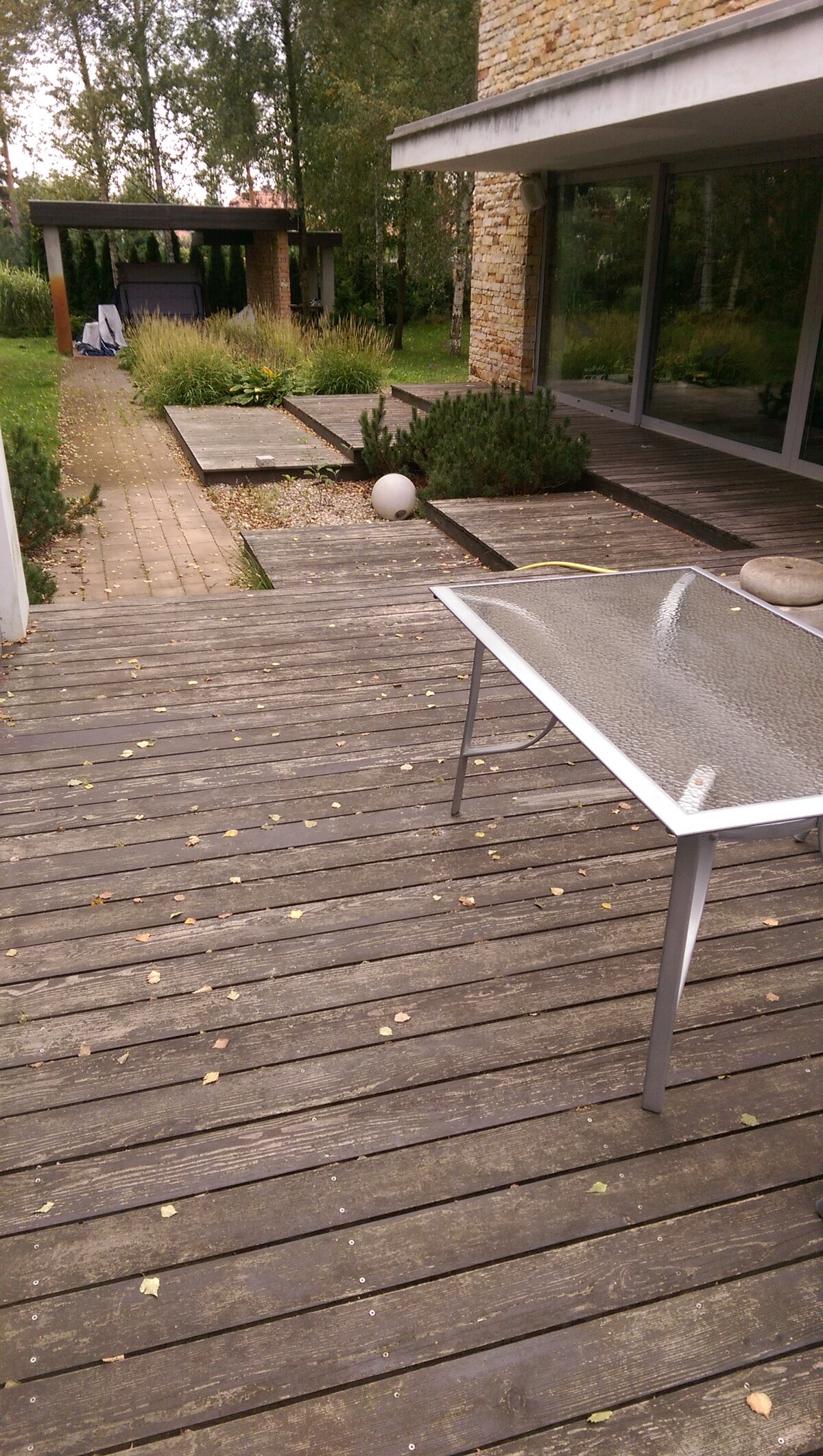 Ancienne terrasse en bois avant rénovation et restauration