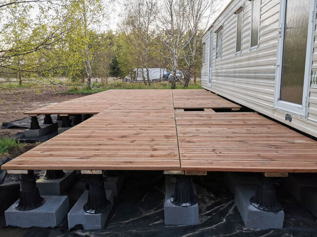 Terrasse en bois sur plots réglables de terrasse