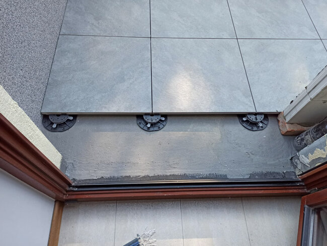 Dalles de terrasse sur plots