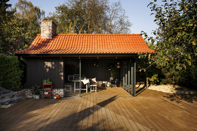 Montage d'une terrasse surélevée en bois sur plots et lambourdes