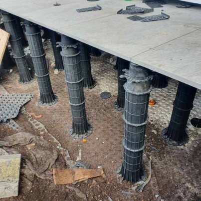 Photo d'une terrasse surélevée sur plots réglables de la série MAX