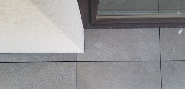 image dune solution de découpe pour une terrasse sur pilotis sur un mur 3