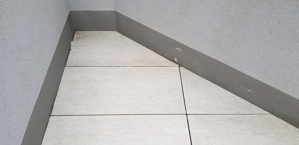image dune solution de découpe pour une terrasse sur pilotis sur un mur