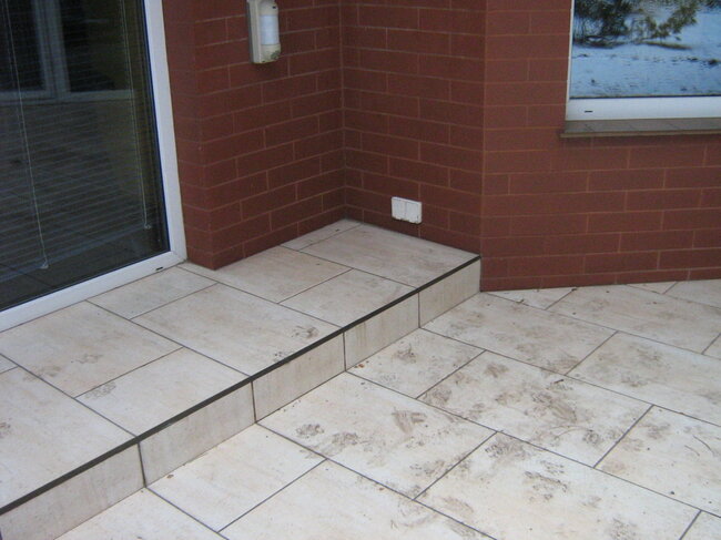 Terrasse traditionnelle avec dalles collées au support