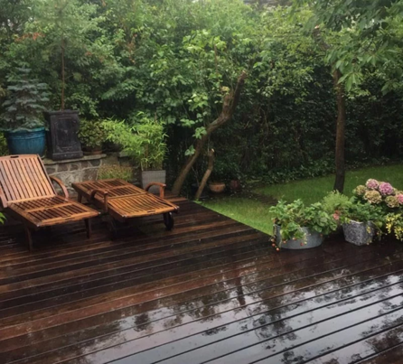 Photo en cours de rénovation d'une terrasse réalisée selon la technique traditionnelle collée