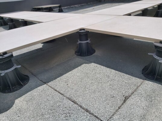 Photo montrant un plot de terrasse à hauteur fixe