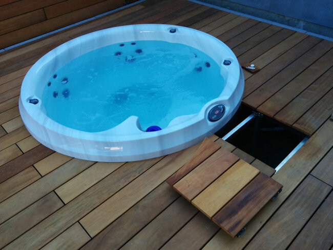 Jacuzzi w tarasie wentylowanym