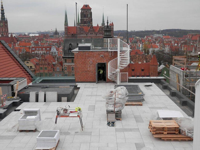 Taras na dachu użytkowym z widokiem i panoramą